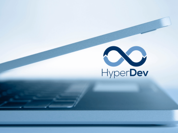 Hyperdev met dichtklappende laptop