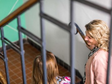 Sfeerbeeld van vrouwen op de trap