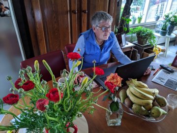 Judy Wagenaar aan de keukentafel