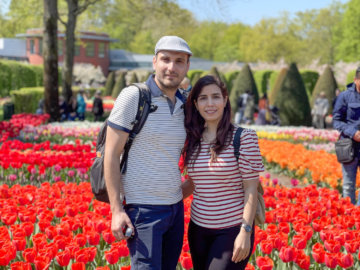 Sfeerbeeld stel in de keukenhof Sfeerbeeld stel in de keukenhof