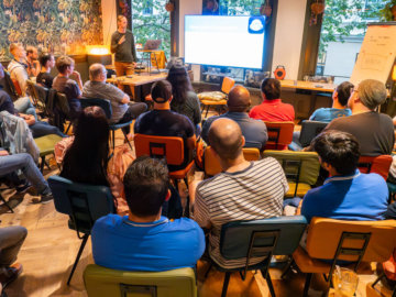 Sfeerbeeld Hack Night publiek