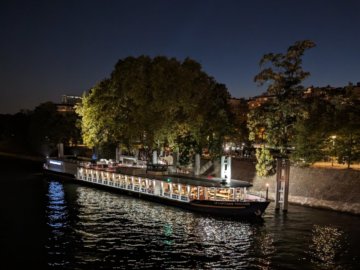 Boot in Parijs